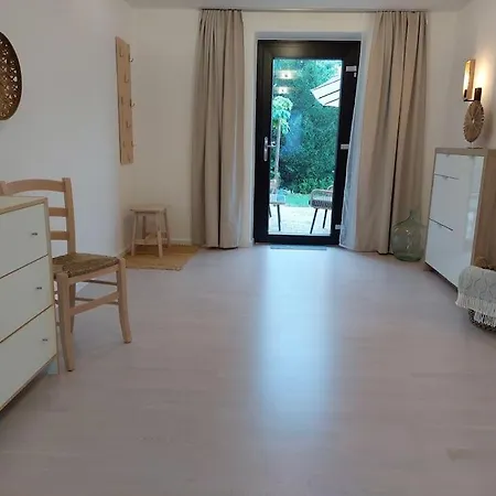 Familienfreundliche Mit Garten Apartment *